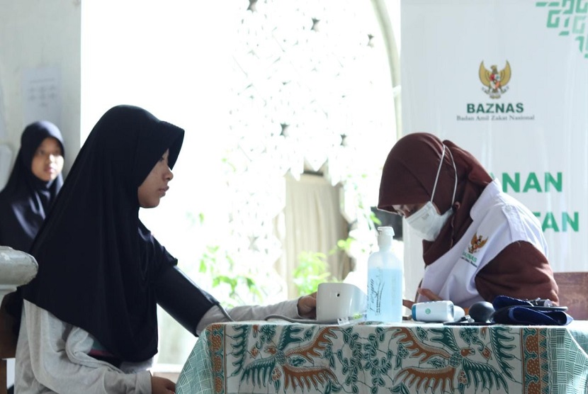 Selama bulan suci Ramadhan tahun 2023 ini Badan Amil Zakat (BAZNAS) melalui tim Rumah Sehat Baznas (RSB) mengadakan program Layanan Kesehatan Keliling dengan memberikan pengobatan dan konsultasi gratis kepada masyarakat, khususnya di lingkungan pesantren, panti asuhan, dan panti jompo.