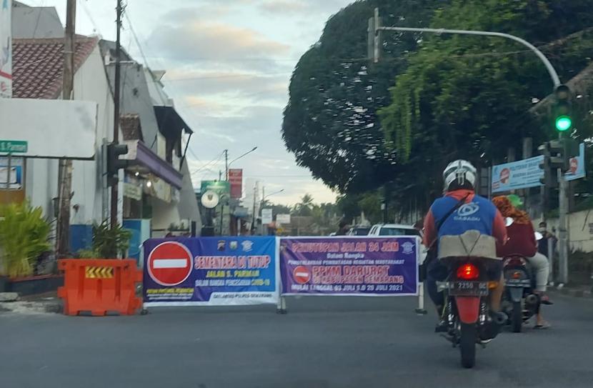 Selama dua hari terhitung mulai Sabtu(3/7) ini dan Ahad (8/7) besok Bupati Semarang meminta kepada seluruh warga Kabupaten Semarang untuk sementara tidak melakukan aktivitas di luar rumah.