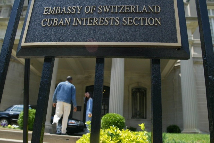 Selama ini urusan diplomatik antara AS dan Kuba dilayani misi diplomatik khusus di bawah Kedutaan Besar Switzerland.