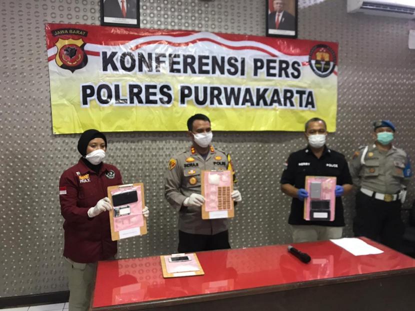 Selama kurun bulan April tercatat 10 kasus yang berhasil diungkap Satresnarkoba Purwakarta. Kapolres Purwakarta AKBP Indra Setiawan mengatakan dari 10 kasus tersebut, Polres Purwakarta berhasil menangkap 11 tersangka yang terlibat. 