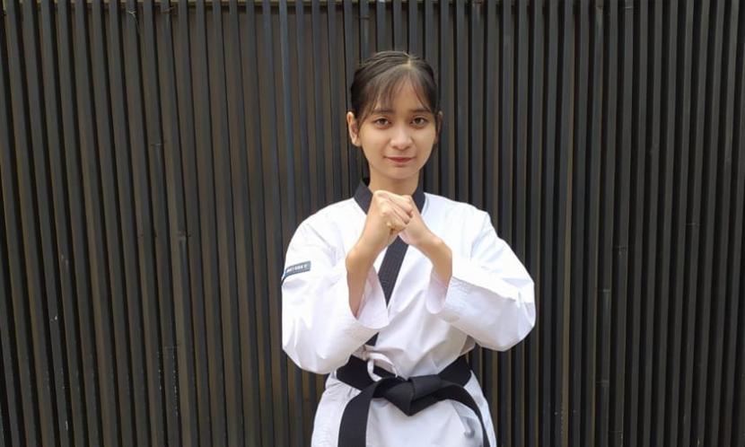 Selama masa PPKM,  atlet taekwondo Universitas Nusa Mandiri (UNM) tetap giat berlatih.