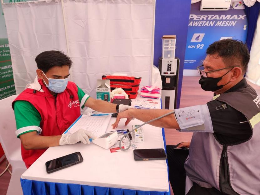 Selama masa Satgas Nataru, 15 Desember 2022 - 8 Januari 2023, tenaga medis Pertamedika IHC melayani kesehatan masyarakat di 12 titik layanan, termasuk di rest area SPBU Pertamina di ruas tol Cikampek dan Trans Jawa.
