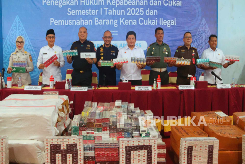 Selama periode Januari hingga Juni 2025, Kanwil Bea Cukai Jateng DIY telah menindak lebih dari 64,5 juta batang rokok ilegal dan ribuan liter minuman mengandung etil alkohol (MMEA) ilegal di wilayah pengawasannya.