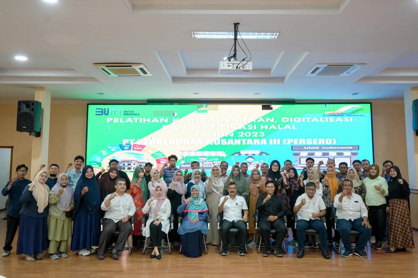 Selasa (26/9/2023), bertempat di Aula Kelapa Sawit Kantor Direksi PT Perkebunan Nusantara III (Persero) Operasional Medan melaksanakan Pelatihan Kewirausahaan, Digitalisasi dan Sertifikasi dengan jumlah peserta sebanyak 36 UMK. 