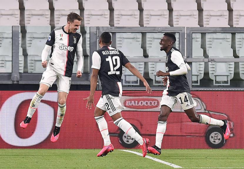 Selebrasi Aaron Ramsey seusai mencetak gol untuk Juventus.