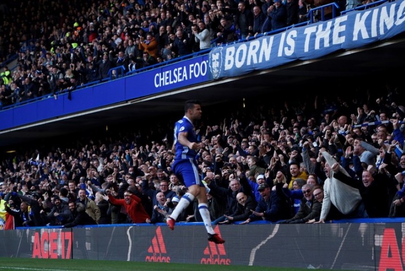 Selebrasi Diego Costa seusai menjebol gawang West Bromwich Albion.