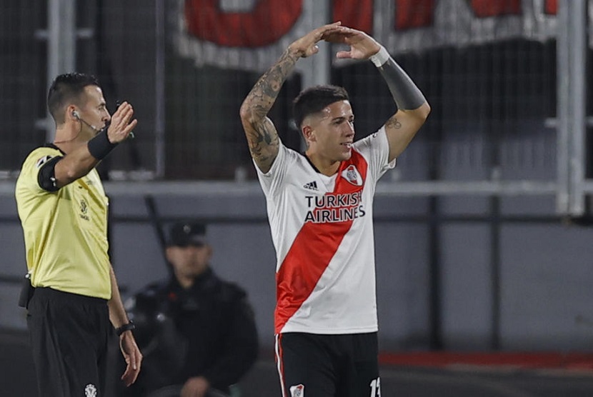 Selebrasi Enzo Fernandes usai menyarangkan gol dalam ajang the Copa Libertadores antara River Plate dan Fortaleza