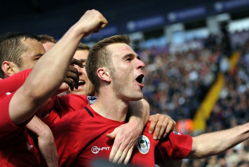 Selebrasi gelandang Wigan Athletic Callum McManaman usai mencetak gol kemenangan ke gawang West Bromwich Albion.