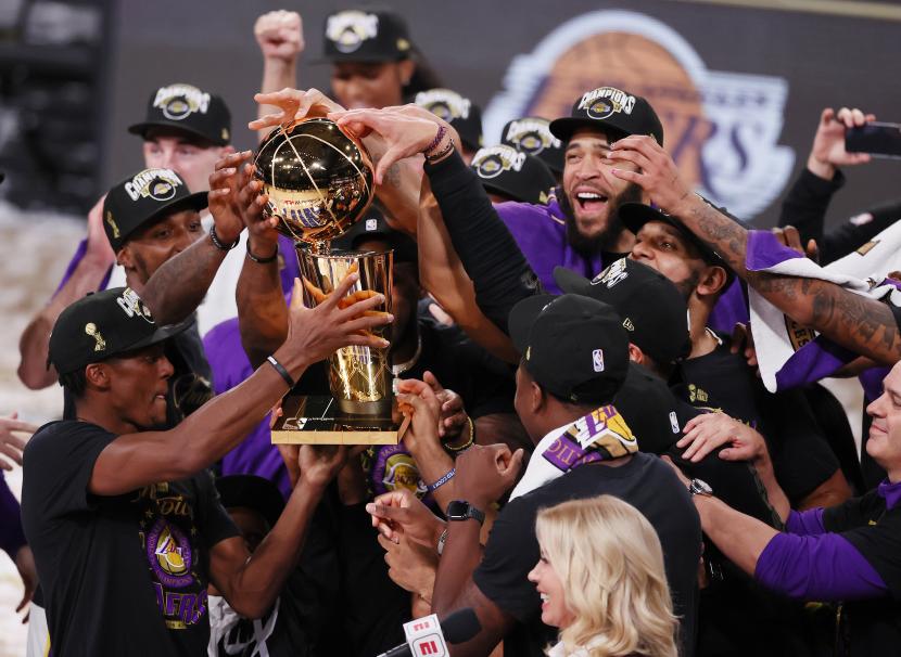 Selebrasi LA Lakers seusai memastikan gelar juara NBA 2019/2020, Senin (12/10).