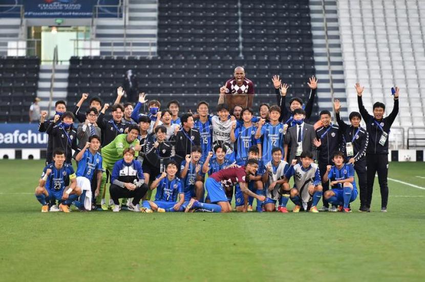 Selebrasi para pemain Ulsan Hyundai usai memastikan menjuarai Liga Champions Asia 2020.
