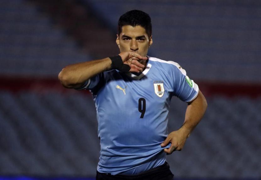 Selebrasi penyerang Uruguay Luis Suarez setelah menjebol gawang Cila pada laga kualifikasi Piala Dunia 2022.