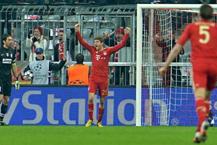 Selebrasi Thomas Mueller setelah mencetak gol ke gawang Juventus pada leg pertama perempat final Liga Champions di Allianz Arena, Rabu (3/4) dini hari WIB.