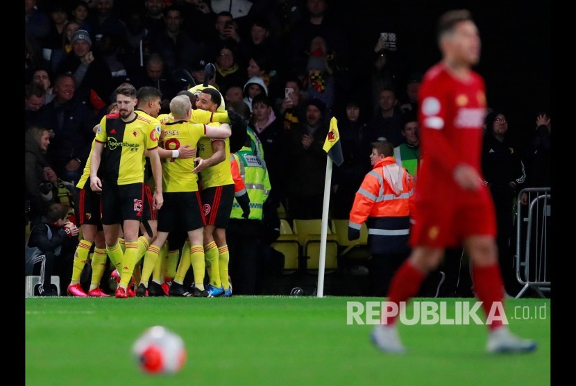 Selebrasi Tim Watford pada laga antara Watford melawan Liverpool di Watford, Inggris, Ahad (1/3) dini hari.(Andrew Couldridge/Reuters)