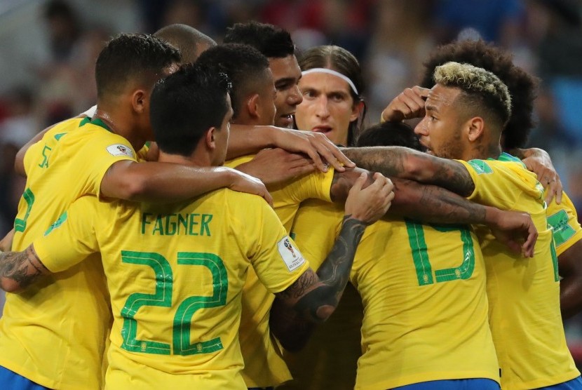 Selebrasi timnas Brasil usai menjebol gawang Serbia di partai terakhir penyisihan grup Piala Dunia 2018