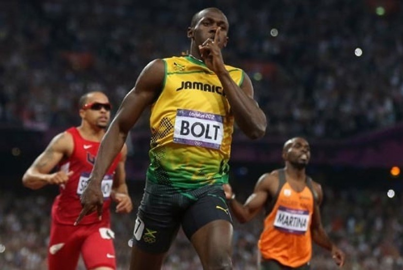 Selebrasi 'tutup mulut' Usian Bolt sesaat setelah finish dalam nomor 200 m putra di Olympic Stadium