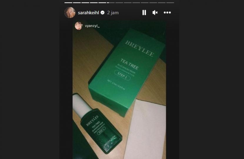 Selebritas Sarah Keihl  mempromosikan skincare untuk membersihkan komedo di wajah
