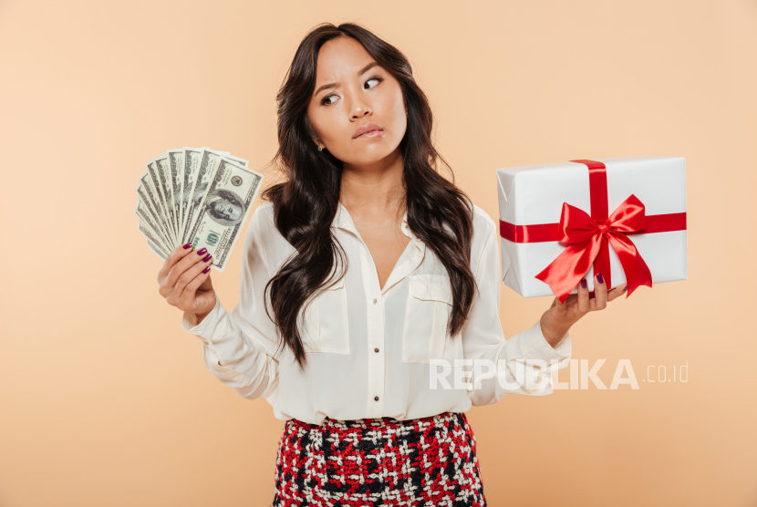 Self-reward (ilustrasi). Ada kebiasaan unik di kalangan Gen Z yaitu langsung melakukan self-reward setelah gajian. 