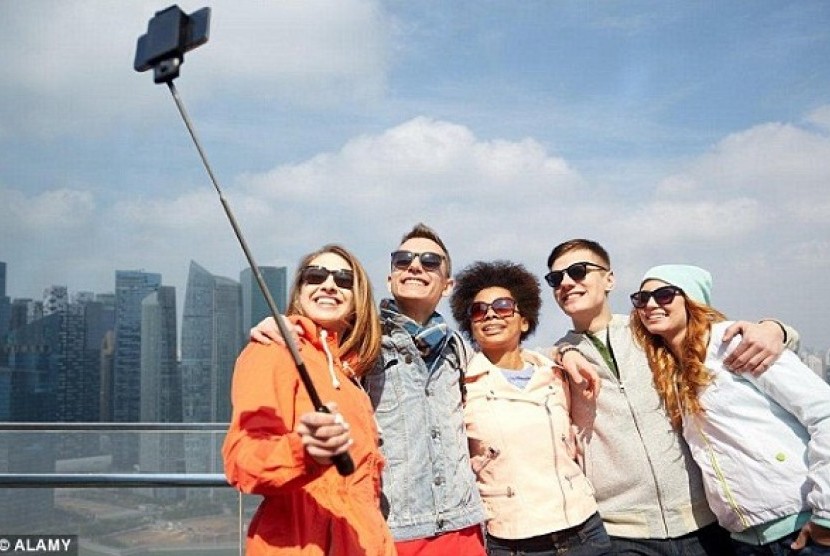 Selfie sangat menjengkelkan setiap turis yang melihatnya