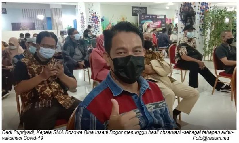 Seluruh guru dan staf Kependidikan SMA Bosowa Bina Insani Bogor melaksanakan vaksinasi Covid-19 massal kota Bogor, Kamis (1/4) kemarin.