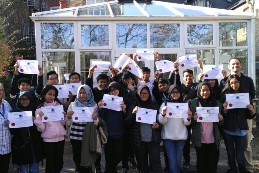 Seluruh siswa Sekolah Bosowa peserta  homestay di Cambridge, Inggris, dnyatakan lulus dengan predikat Memuaskan.