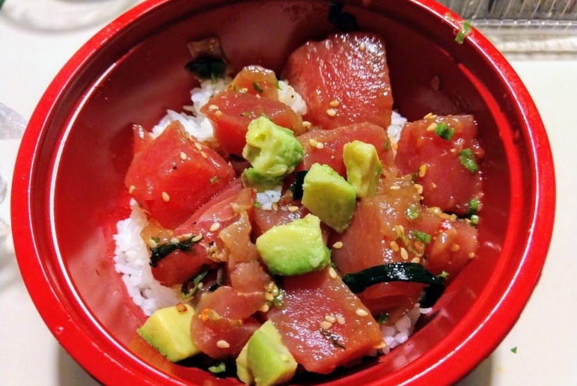 Semangkuk Poke Bowl.