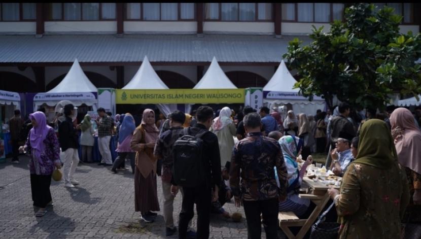 Semarang Halal Food Festival. Festival ini merupakan rangkaian dari Annual International Conference on Islamic Studies (AICIS) ke-23 tahun 2024.