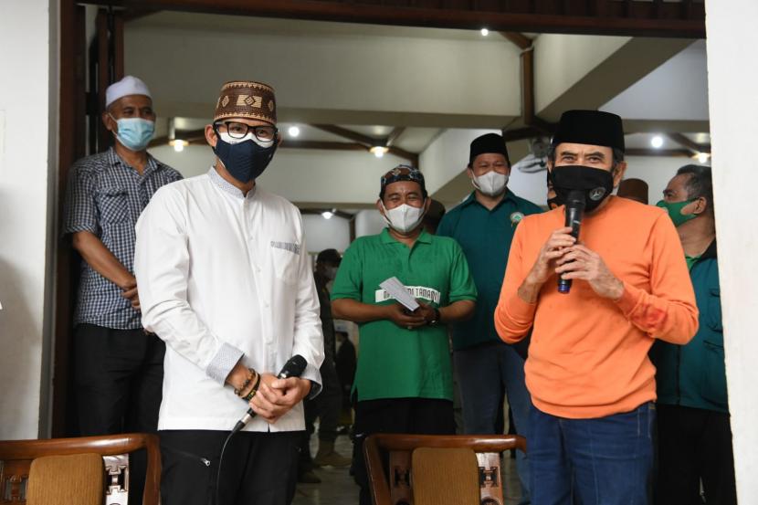 Sembari membagikan 1.000 hewan kurban, Sandiaga Salahuddin Uno menggandeng Raja Dangdut Rhoma Irama untuk mengobarkan semangat masyarakat di masa pandemi Covid-19