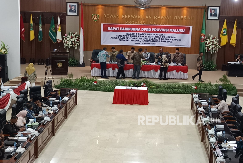 Sembilan fraksi di DPRD Provinsi Maluku menyetujui Rancangan Peraturan Daerah (Ranperda) tentang APBD Provinsi Maluku Tahun Anggaran 2025, untuk ditetapkan sebagai Peraturan Daerah (Perda), dalam rapat paripurna DPRD Provinsi Maluku. 