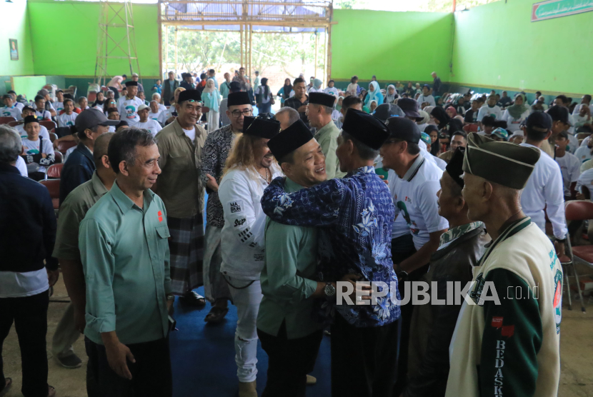 Sembilan hari menjelang pencoblosan Pilkada Kabupaten Bandung 27 November 2024, gelombang dukungan terhadap pasangan Calon Bupati dan Wakil Bupati Bandung nomor urut 2 Dadang Supriatna-Ali Syakieb terus mengalir. 