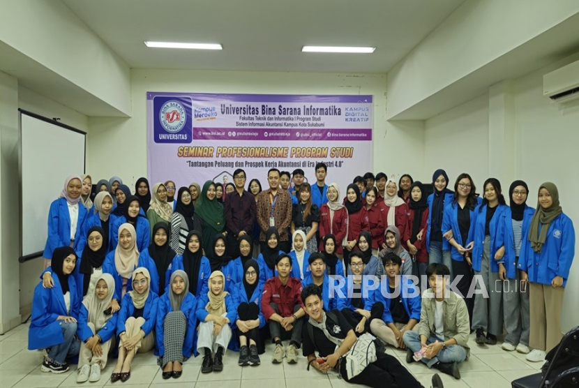 Seminar bertajuk Tantangan, Peluang, dan Prospek Kerja Akuntansi di Era Industri 4.0 yang digelar Program Studi Sistem Informasi Akuntansi Universitas Bina Sarana Informatika (UBSI) Kampus Sukabumi sukses bikin para mahasiswa terpelatuk ide-ide segar tentang masa depan profesi mereka.