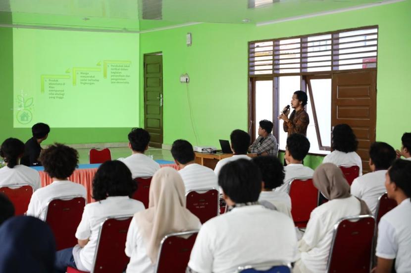 Seminar bertema potensi wisata daerah di Simpang Baru, Kecamatan Tampan, Kota Pekanbaru. 