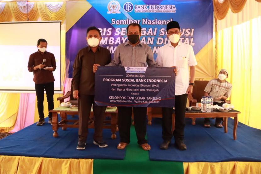 seminar bertema QRIS Sebagai Solusi Pembayaran Digital di Masa Pandemi di Desa Watestani, Kecamatan Nguling, Kabupaten Pasuruan, Jumat (25/3).