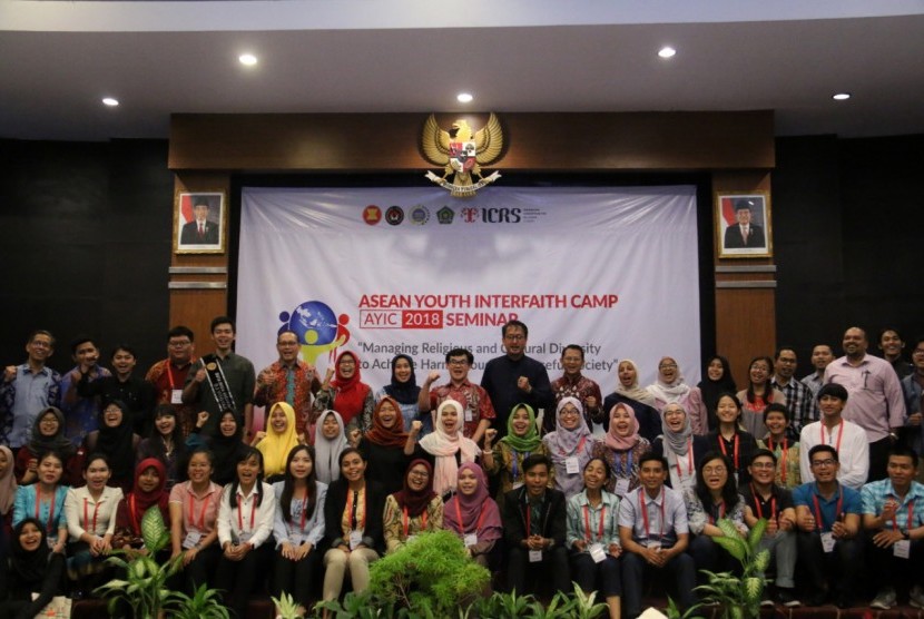 Seminar bertemakan Managing Religious and Cultural Diversity to Achieve Harmonious and Peaceful Society dalam rangkaian kegiatan ASEAN Youth Interfaith Camp (AYIC) 2018, di Universitas Gadjah Mada  (UGM) Yogyakarta.
