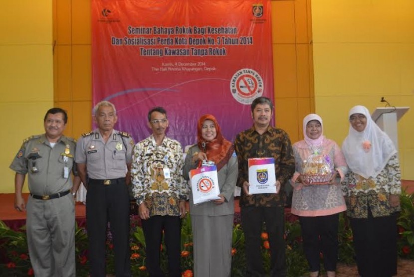 Seminar dan sosialisasi kawasan tanpa rokok di Depok