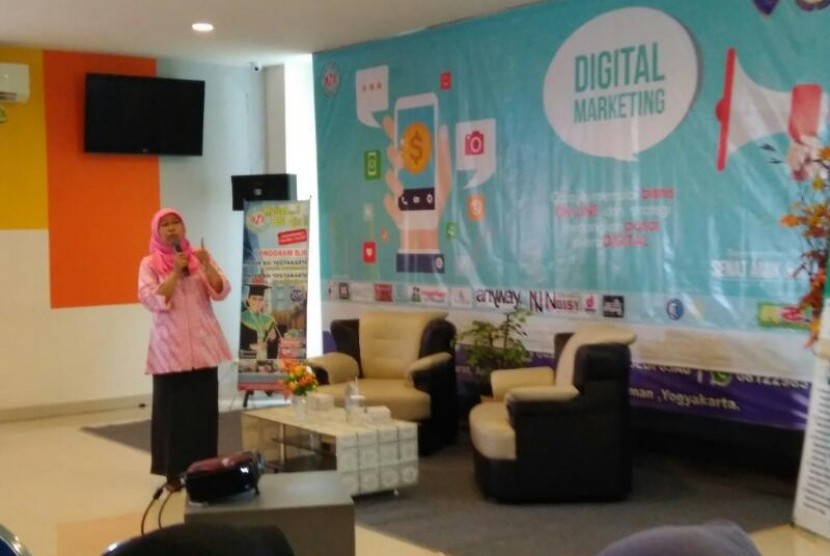 Seminar digital marketing yang diadakan oleh SEMA AMIK dan AKPAR BSI Yogakarta. 