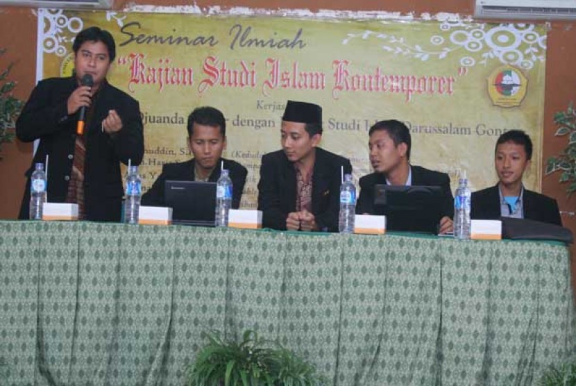 Seminar ilmiah Kajian Studi Islam Kontemporer di Universitas Djuanda, Bogor,Senin (25/3).