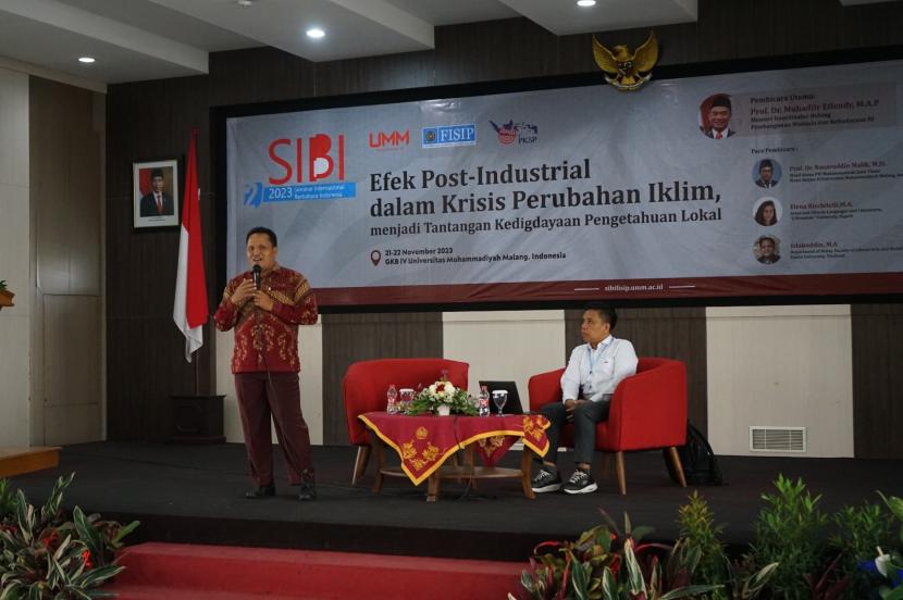  Seminar Internasional Berbahasa Indonesia (SIBI) di Fakultas Ilmu Sosial dan Ilmu Politik (FISIP) UMM.