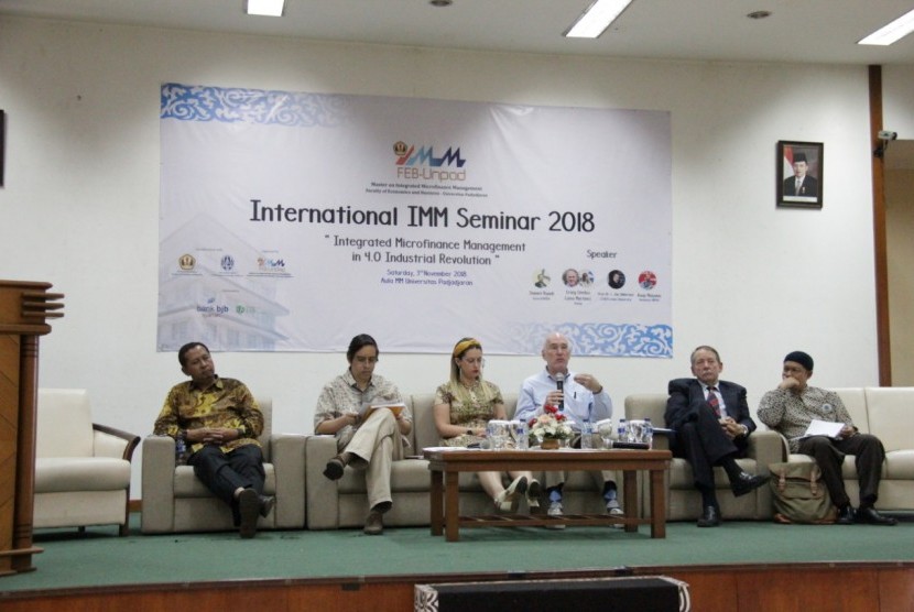 Seminar Internasional Integrated Microfinance Management (IMM) yang mengambil tema “IMM on 4.0 Industrial Revolution”, di Bandung, Sabtu (3/11). 