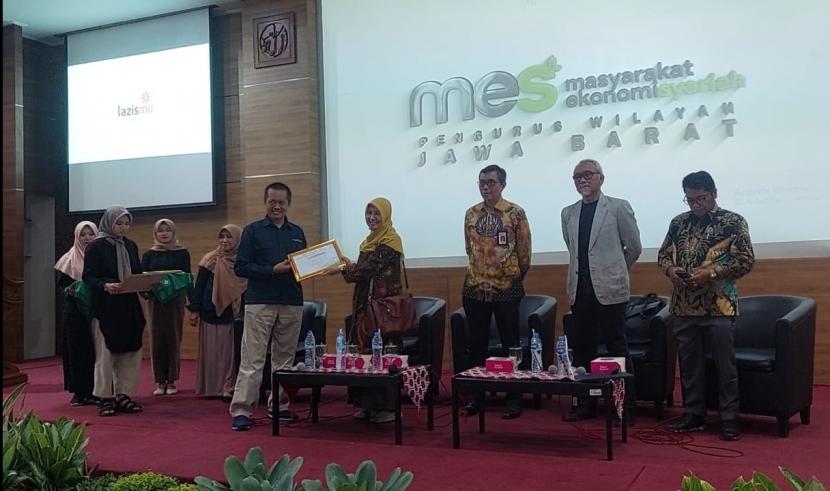 Seminar JIEF KE-7 dan Silaturahmi Kerja Wilayah MES Pengurus Wilayah Provinsi Jawa Barat di aula Kampus Unisba, Rabu (14/6/2023).
