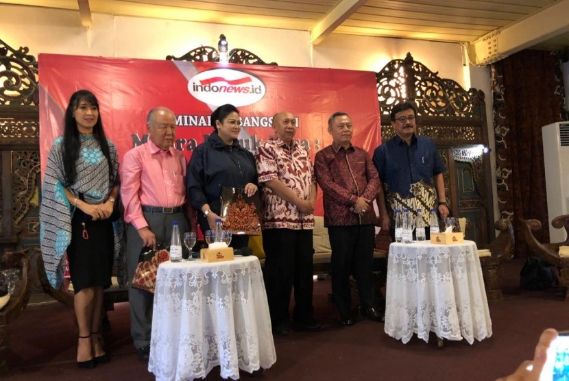 Seminar Kebangsaan 'NKRI Mau Dibawa Kemana' di Balai Sarwono, Jakarta, Kamis (3/10). Para narasumber diskusi Kiri ke Kanan; Kasandra, Christianto, Connie, Rio Sarwono (tuan rumah), Suhendra, Rudi S Kamri.