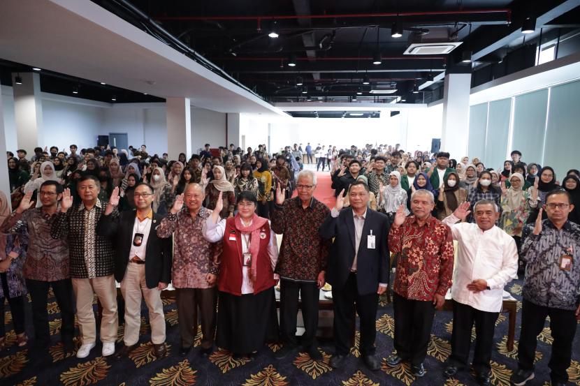 Seminar Nasional Bedah Buku Pancasila dari Indonesia untuk Dunia di Jakarta.