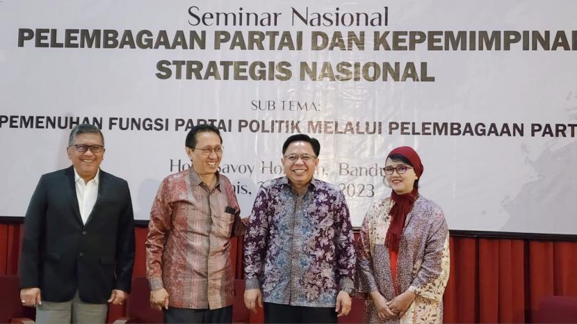 Seminar Nasional bertema Pelembagaan Partai dan Kepemimpinan Strategis Nasional yang dilaksanakan oleh Ikatan Alumni Universitas Indonesia (Iluni) bersama Sekolah Kajian Strategik dan Global (SKSG), Pascasarjana UI di Hotel Savoy Homann, Bandung, Kamis (26/1/2023).