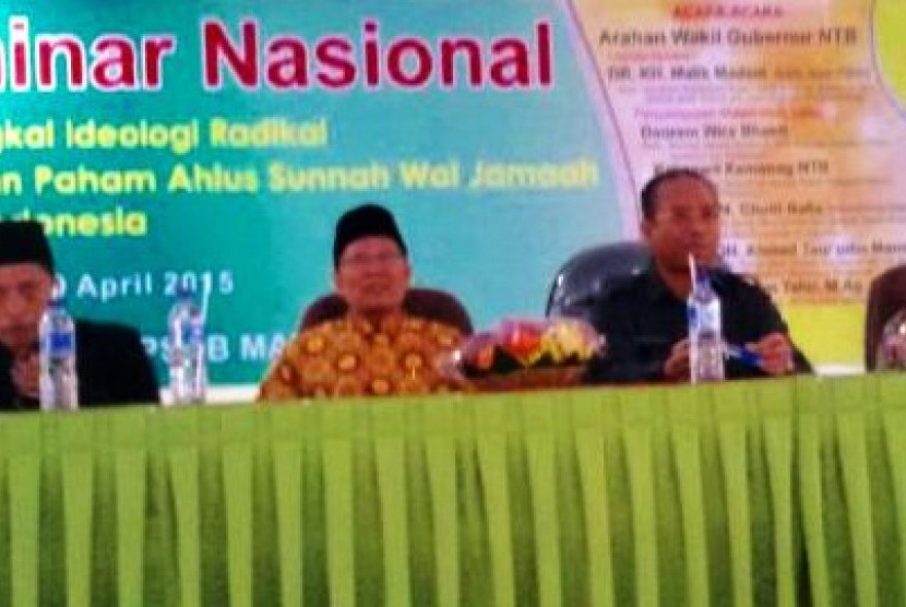 Seminar Nasional dengan tema “Menangkal Ideologi Radikal dengan Paham AhlussunnahWal Jamaah Ala Indonesia” di Mataram, NTB, Rabu (29/4)