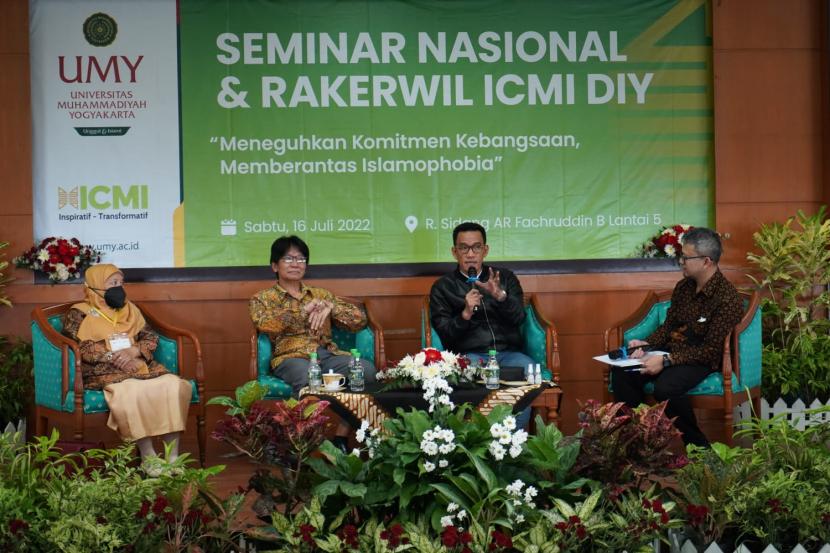 Seminar Nasional Ikatan Cendekiawan Muslim se-Indonesia (ICMI) DIY di Gedung AR Fakhruddin, Universitas Muhammadiyah Yogyakarta (UMY).