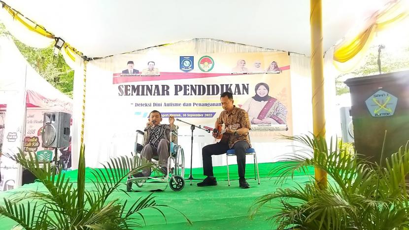Seminar Pendidikan Deteksi Dini Autisme dan Penanganannya di SLB Muntok, Kabupaten Bangka Barat, Sabtu (10/9)