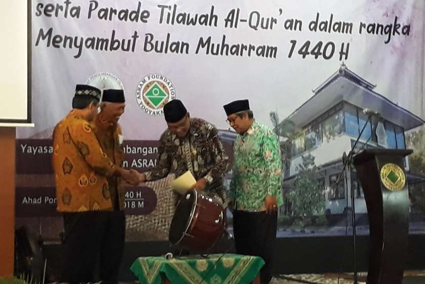 Seminar Pengembangan Pemahaman Alquran dan Ilmu Qiraah Indonesia serta Parade Alquran di kompleks Sekolah Al–Azhar, Yogyakarta.