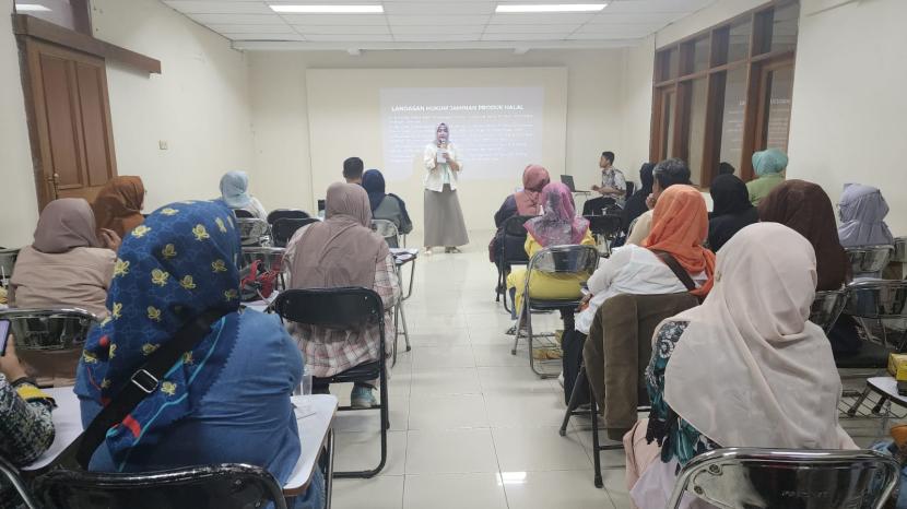 Seminar sertifikat halal dengan tema Pendampingan Sertifikasi Halal bagi UMKM (ilustrasi)