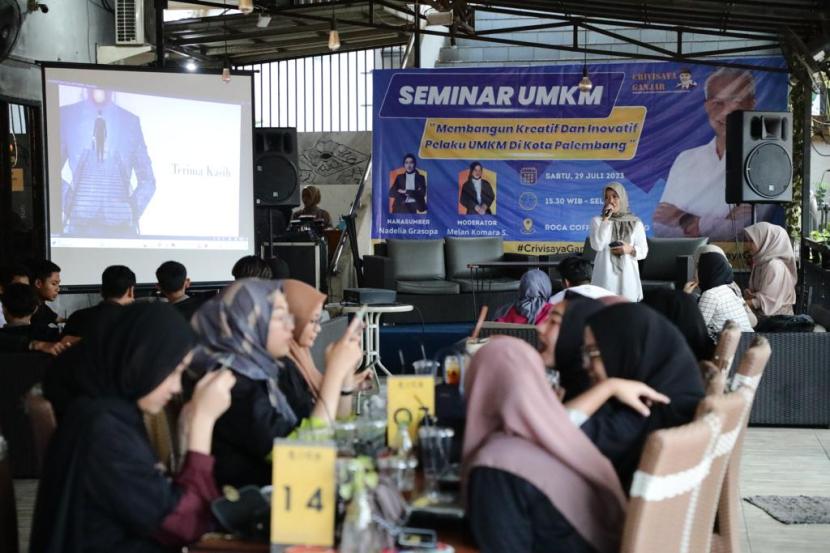 Seminar UMKM bertajuk Membangun Kreatif dan Inovatif Pelaku UMKM di Kota Palembang. 