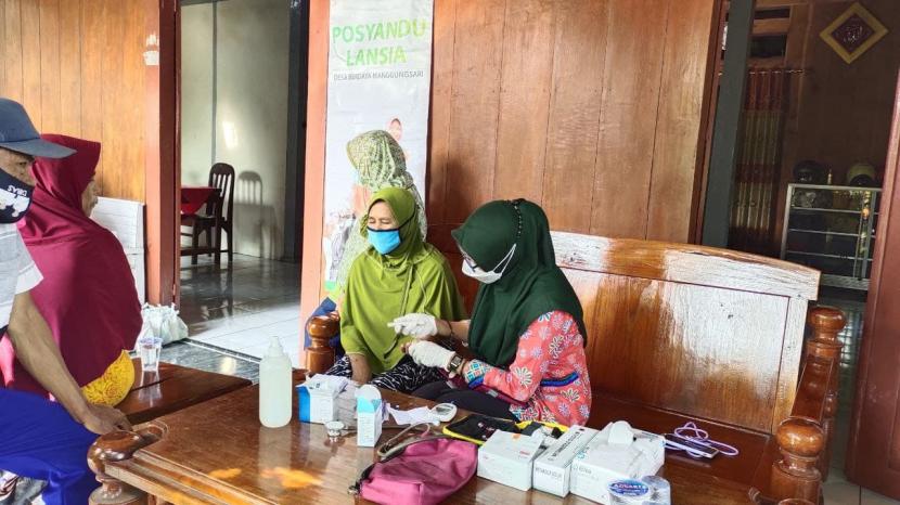 Senam Sehat Lansia adalah salah satu aktivitas dari Program Ramah Lansia yang ada di Desa Berdaya Manggungsari, Kabupaten Kendal Jawa Tengah.