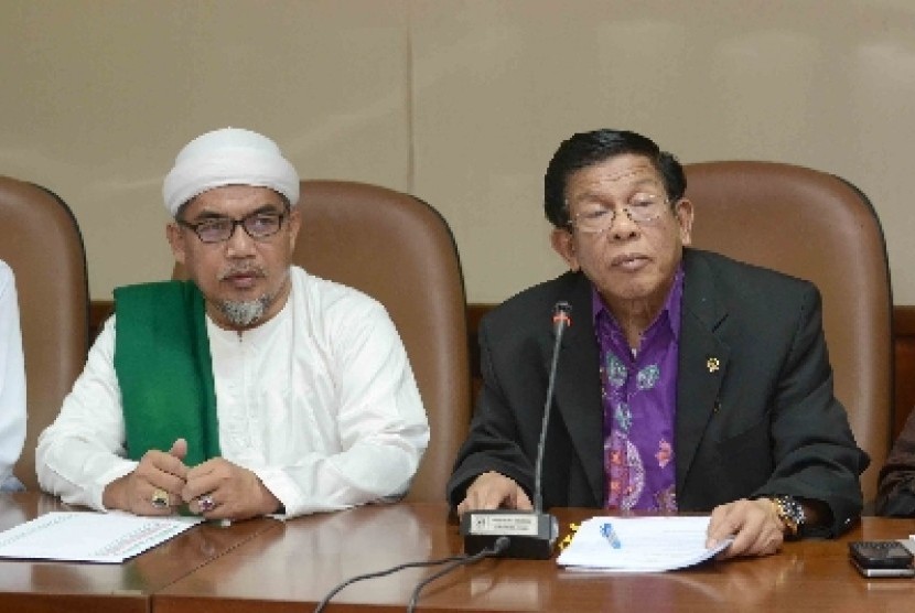 Senator DKI Jakarta AM Fatwa (kanan).